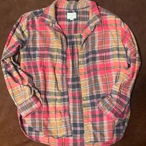 Womens AE flannel. Size M. Boyfriend fit. Pink.